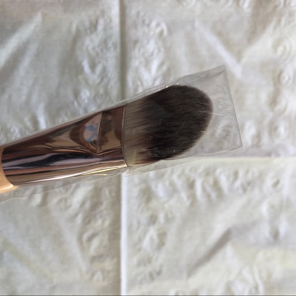 Doll 10 Smoothing Foundation Makeup Brush Size No. 16 - Picture 6 of 8